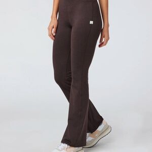Vuori Women’s Slim Flare Halo pants